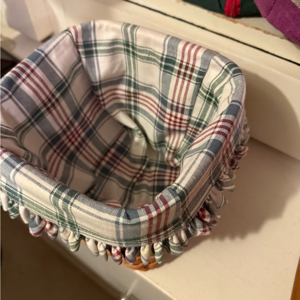 Longaberger Wooden Tissue Holder with Plaid Liner - Picture 2 of 5